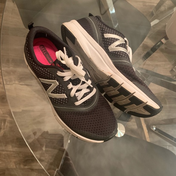 New Balance Running Shoes Size 8 - Picture 2 of 2